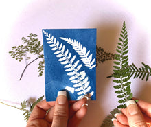 Load image into Gallery viewer, Corporate gifts, mini art kits, cyanotype kit, team bonding, stocking stuffer , mini art kit , Mini cyanotype kit