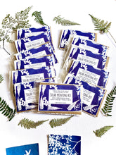 Load image into Gallery viewer, Corporate gifts, mini art kits, cyanotype kit, team bonding, stocking stuffer , mini art kit , Mini cyanotype kit
